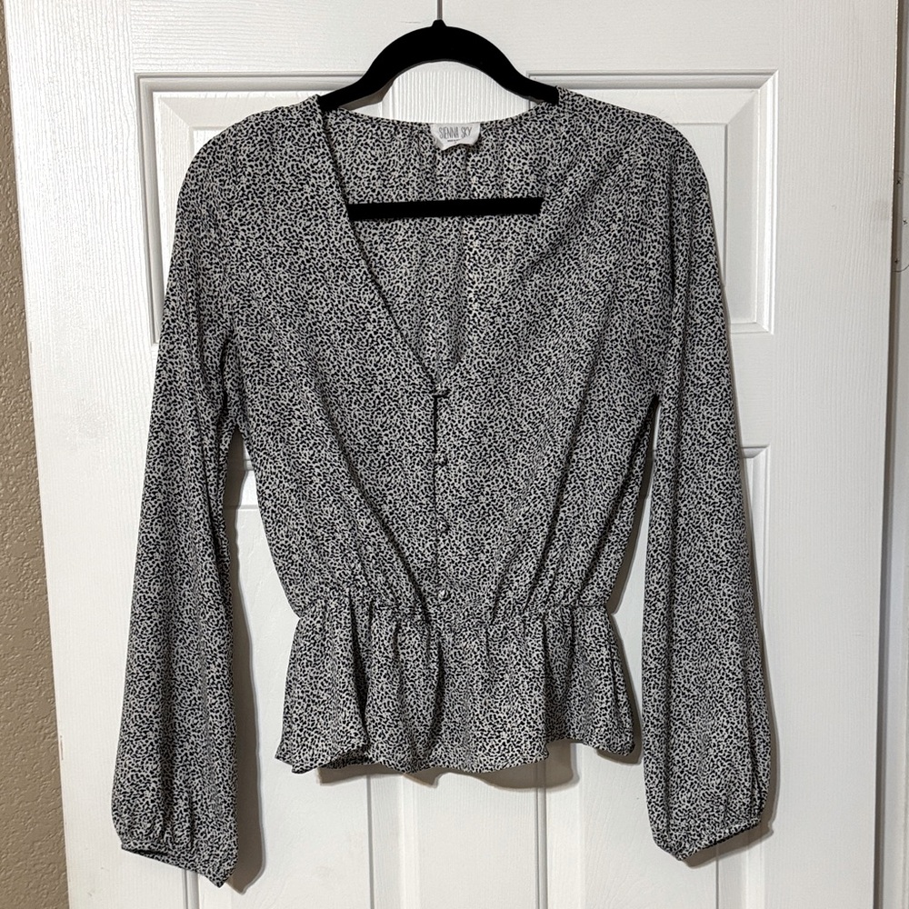 Sienna Sky Women’s Black And White Long Sleeve V-Neck Peplum Blouse S Animal